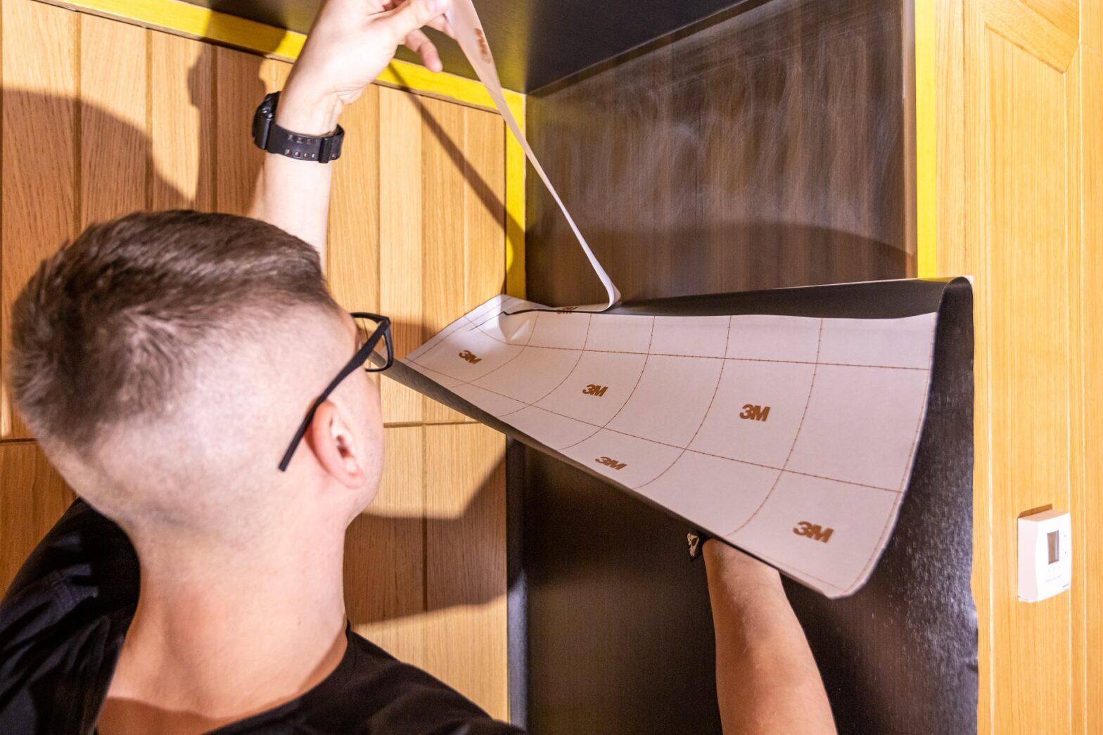 aplikacja laminatu na portal drzwiowy